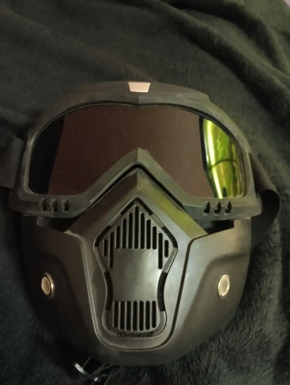 Пластмассовая маска в хорошем состоянии - Барахолка в Нахабино