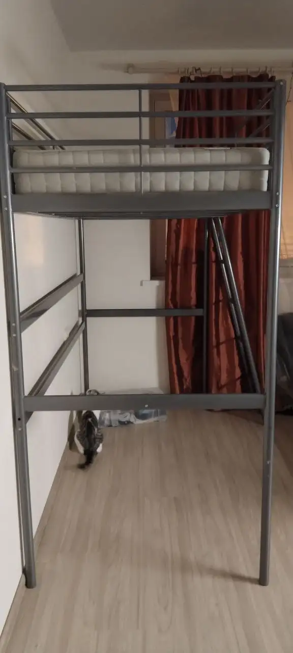 Двухъярусная кровать с матрасом ИКЕА, железная - Мебель (Для дома и дачи) в Нахабино