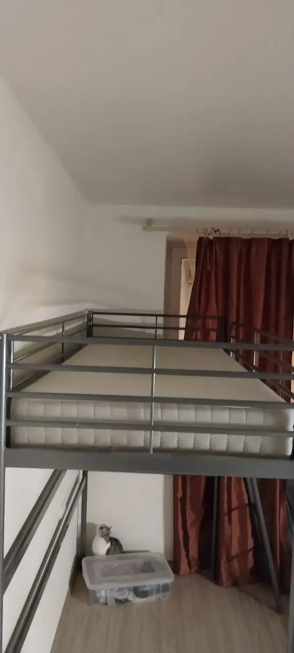 Двухъярусная кровать с матрасом ИКЕА, железная - Мебель (Для дома и дачи) в Нахабино