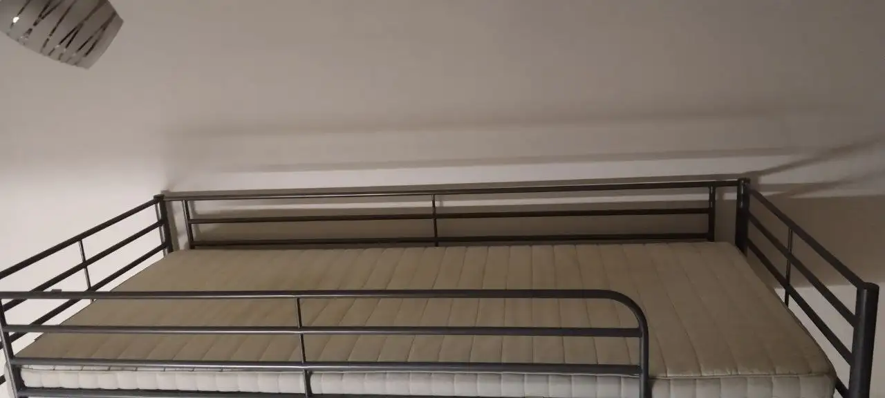 Двухъярусная кровать с матрасом ИКЕА, железная - Мебель (Для дома и дачи) в Нахабино