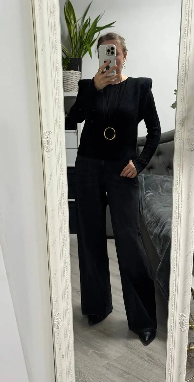 Стильный трикотажный топ Liu Jo с глубоким вырезом и акцентными плечами - Верхняя одежда (Одежда) в Красногорск