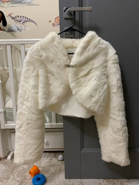Белая короткая шубка размер 42-44 - Толстовки в Красногорск