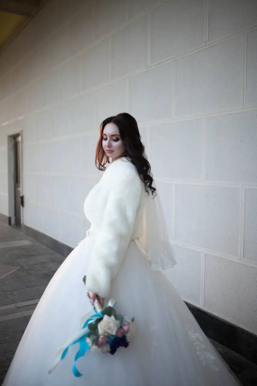 Белая короткая шубка размер 42-44 - Верхняя одежда (Одежда) в Красногорск