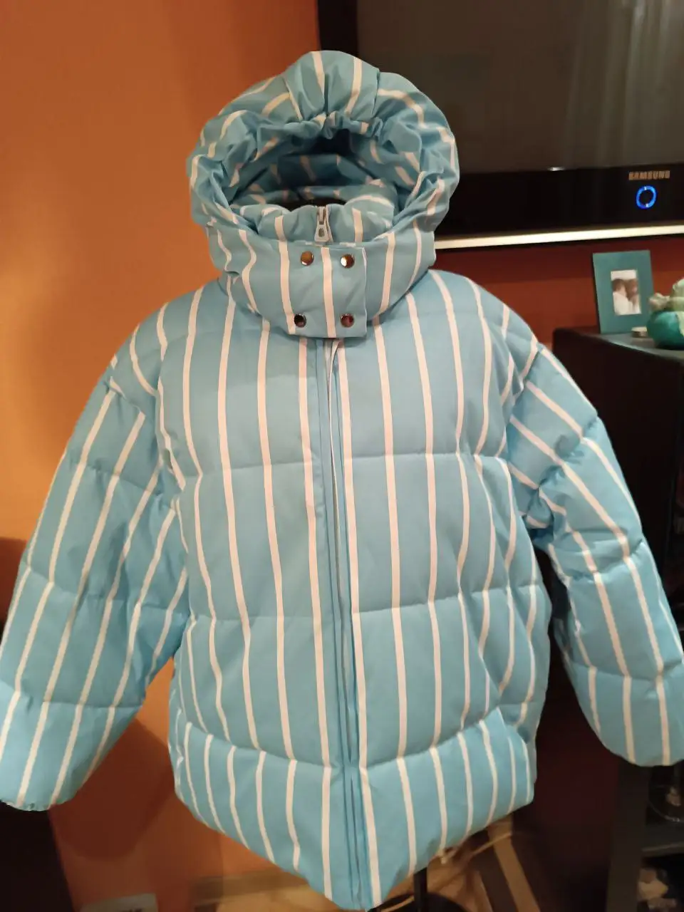 Нежно-голубая куртка оверсайз с отстегивающимся капюшоном - Верхняя одежда (Одежда) в Красногорск