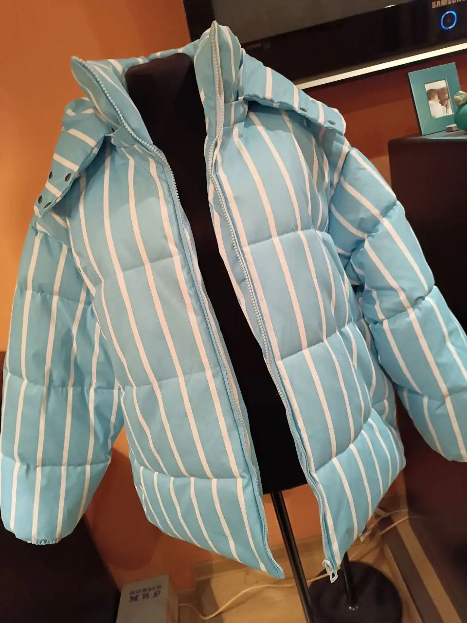 Нежно-голубая куртка оверсайз с отстегивающимся капюшоном - Верхняя одежда (Одежда) в Красногорск