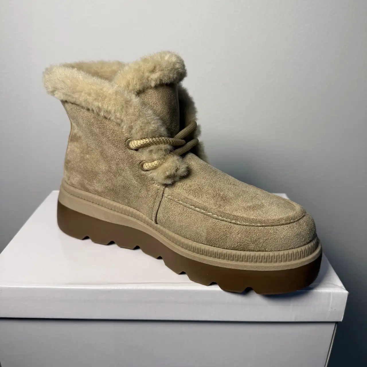 Ботинки женские зимние новые в коробке - Обувь (Одежда) в Красногорск