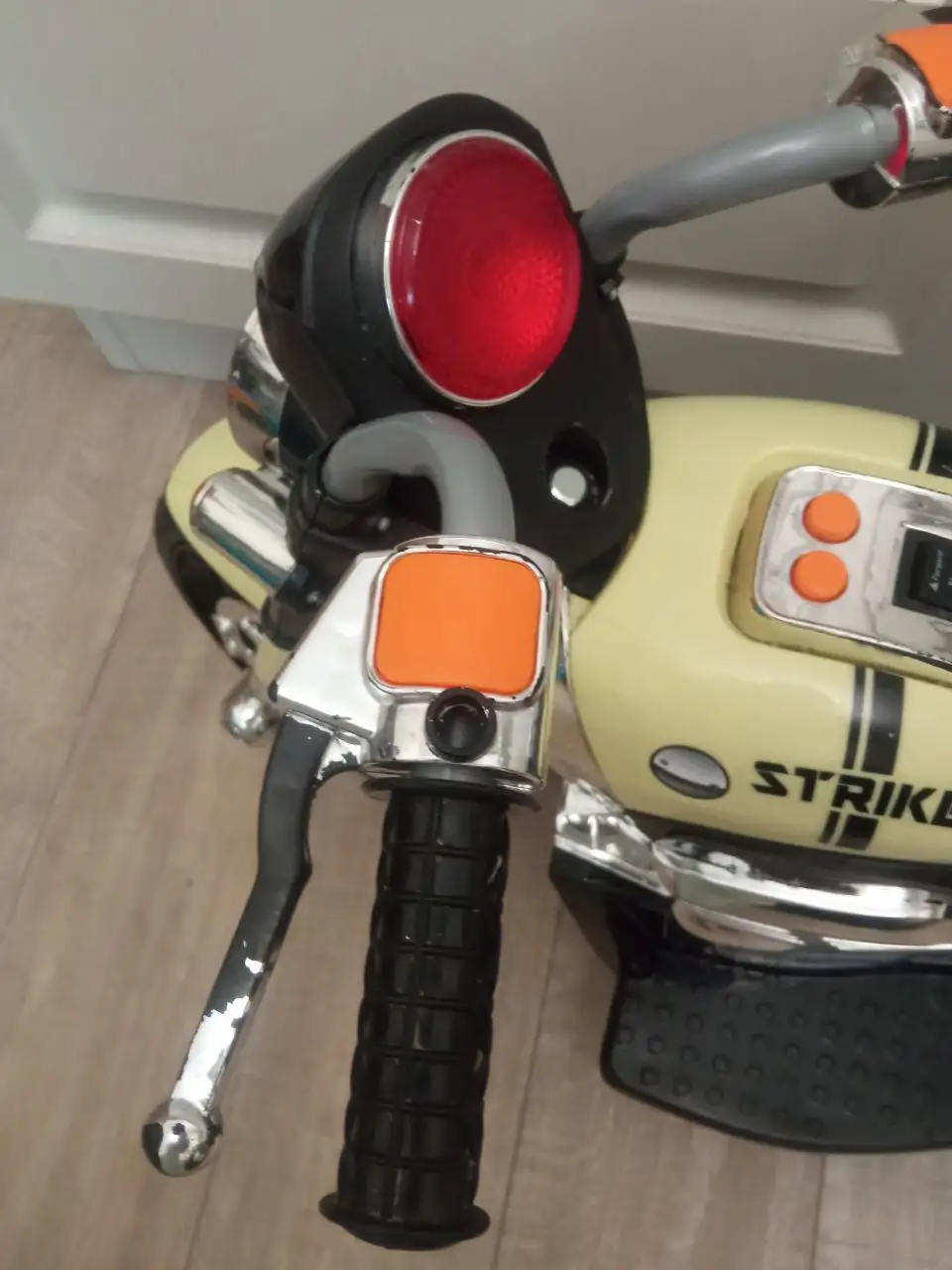 Детский мотоцикл Strike для катания дома и на улице - Игрушки (Товары для детей) в Красногорск