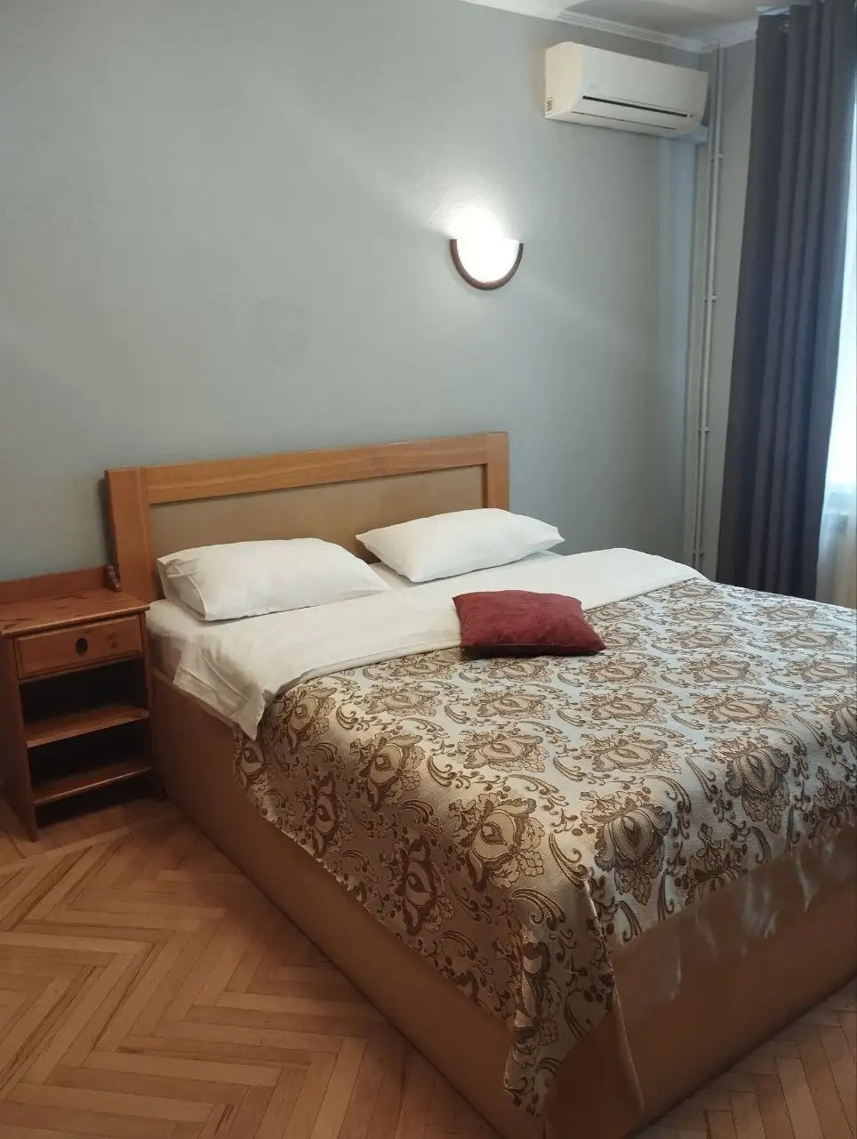 Продам б/у кровать с матрасом 1600х2000 см - Мебель (Для дома и дачи) в Химки