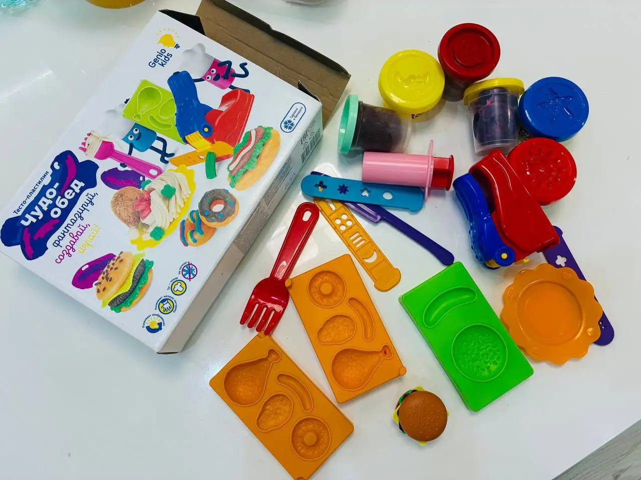 Набор для лепки пластилином с фартуком и нарукавниками для детей 4-7 лет - Творчество и развитие (Товары для детей) в Красногорск