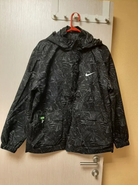 Продам новую ветровку - Одежда в Красногорск