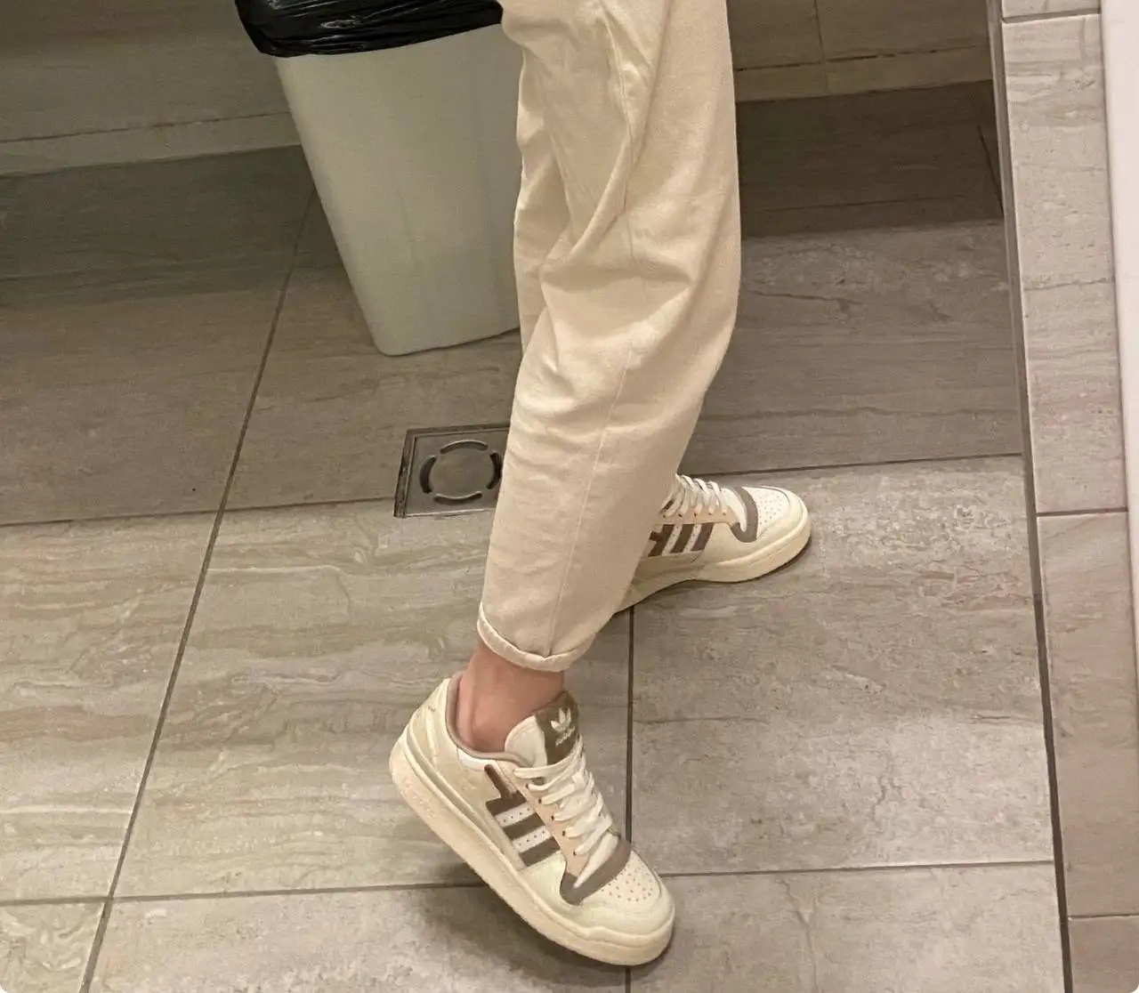 Кроссовки женские Adidas Forum, размер 39 (маломерят) - Обувь (Одежда) в Нахабино