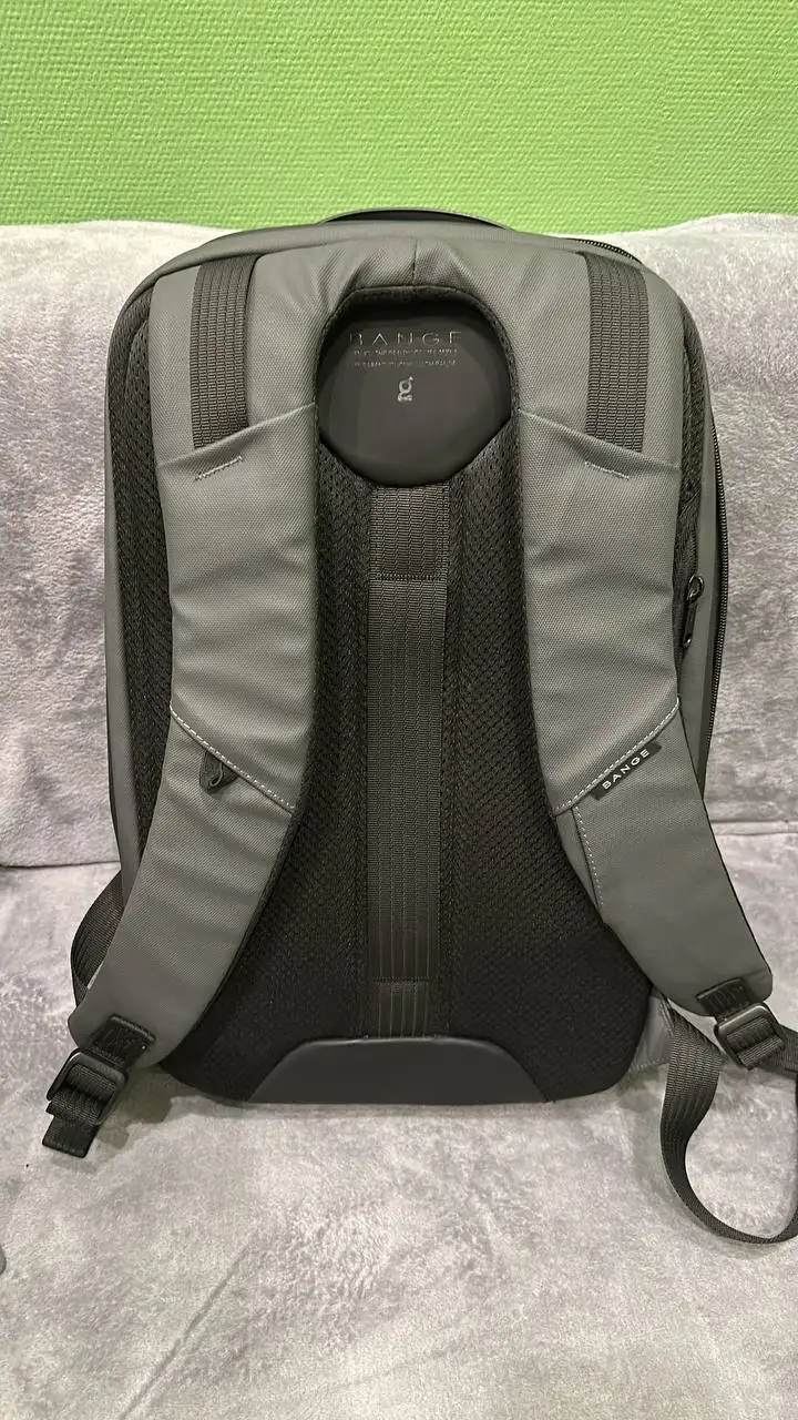 Продажа цветочных горшков и рюкзака BANGE - Барахолка в Красногорск