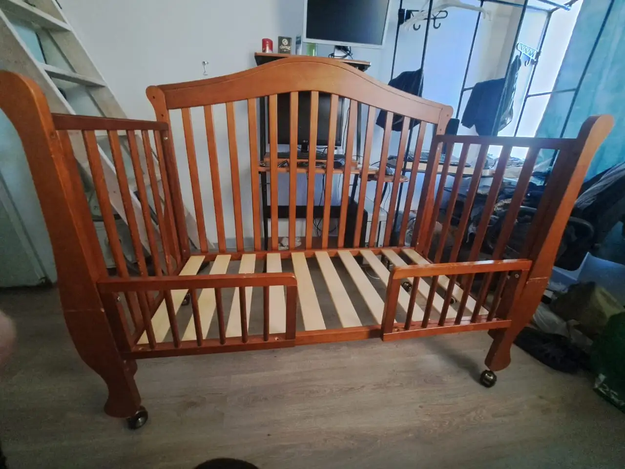 Детская кроватка с матрасом - Детская мебель (Товары для детей) в Красногорск