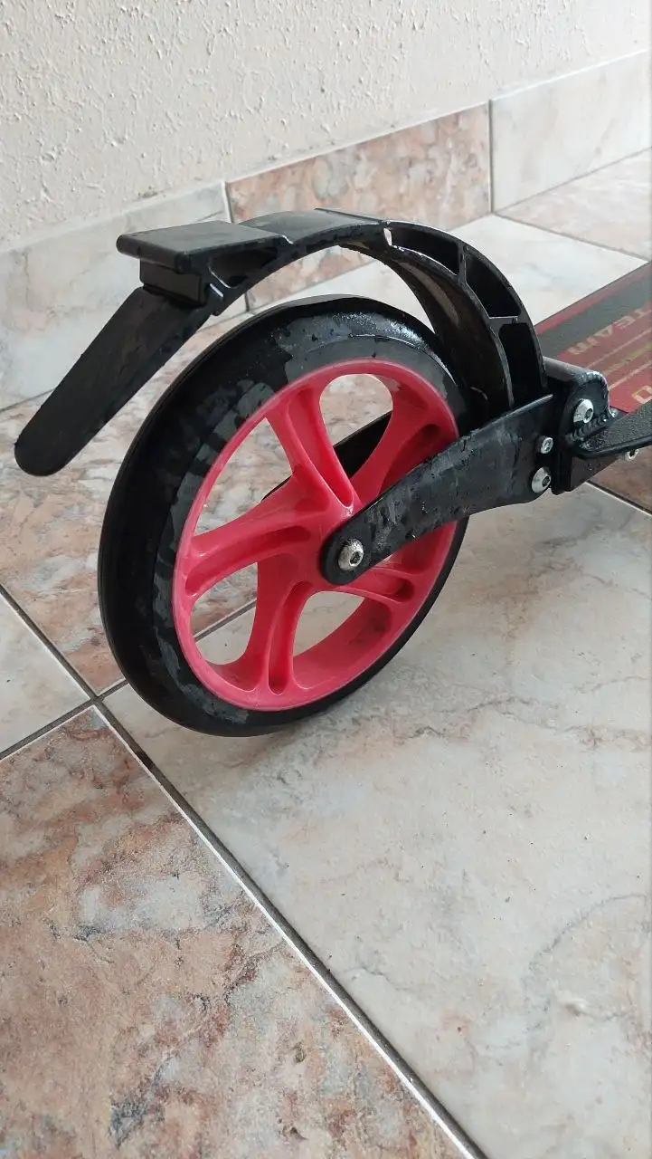 Самокат в отличном состоянии - Хобби и отдых в Красногорск