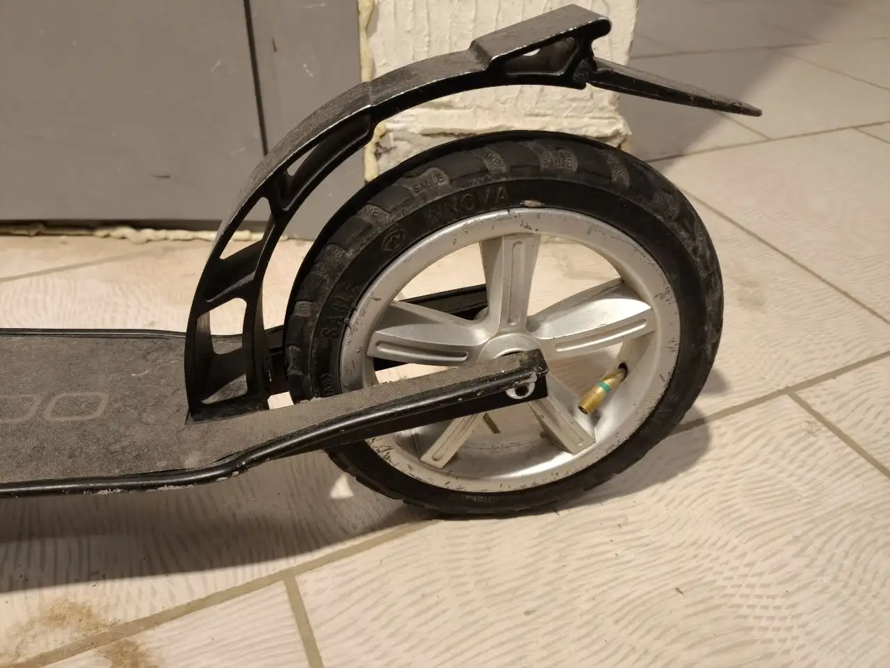 Продам самокат на надувных колесах - Самокаты (Хобби и отдых) в Опалиха