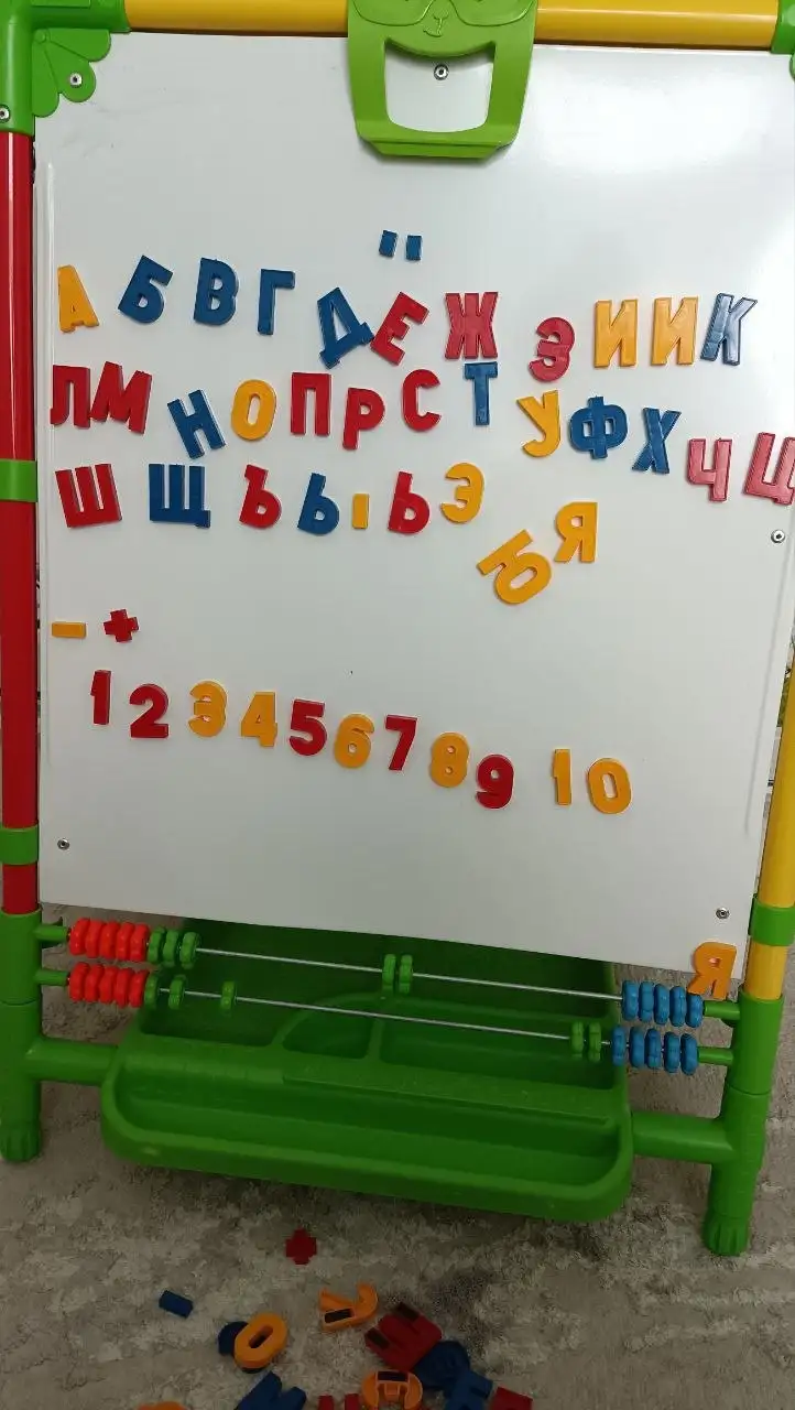 Детский двухсторонний мольберт с аксессуарами - Развивающие игрушки (Товары для детей) в Красногорск