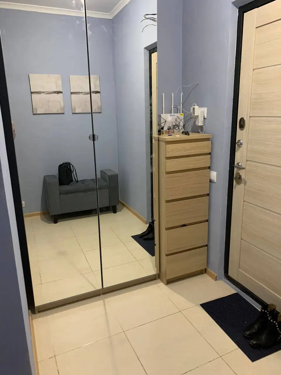 Продаётся двухстворчатый шкаф ІКЕА с зеркальными дверями - Мебель (Для дома и дачи) в Красногорск