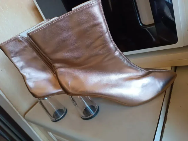 Эффектные ботильоны 38 размера - Одежда в Красногорск