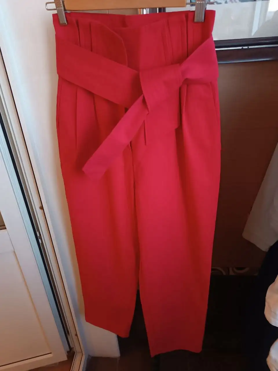 Стильные плотные брюки с высокой посадкой размер S - Одежда в Красногорск