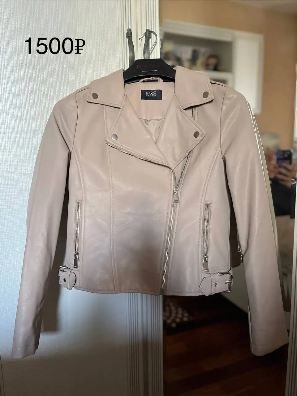 Продажа одежды и аксессуаров: куртки, топ, шорты, сумка, кошелек, лодочки - Женская одежда (Одежда) в Красногорск