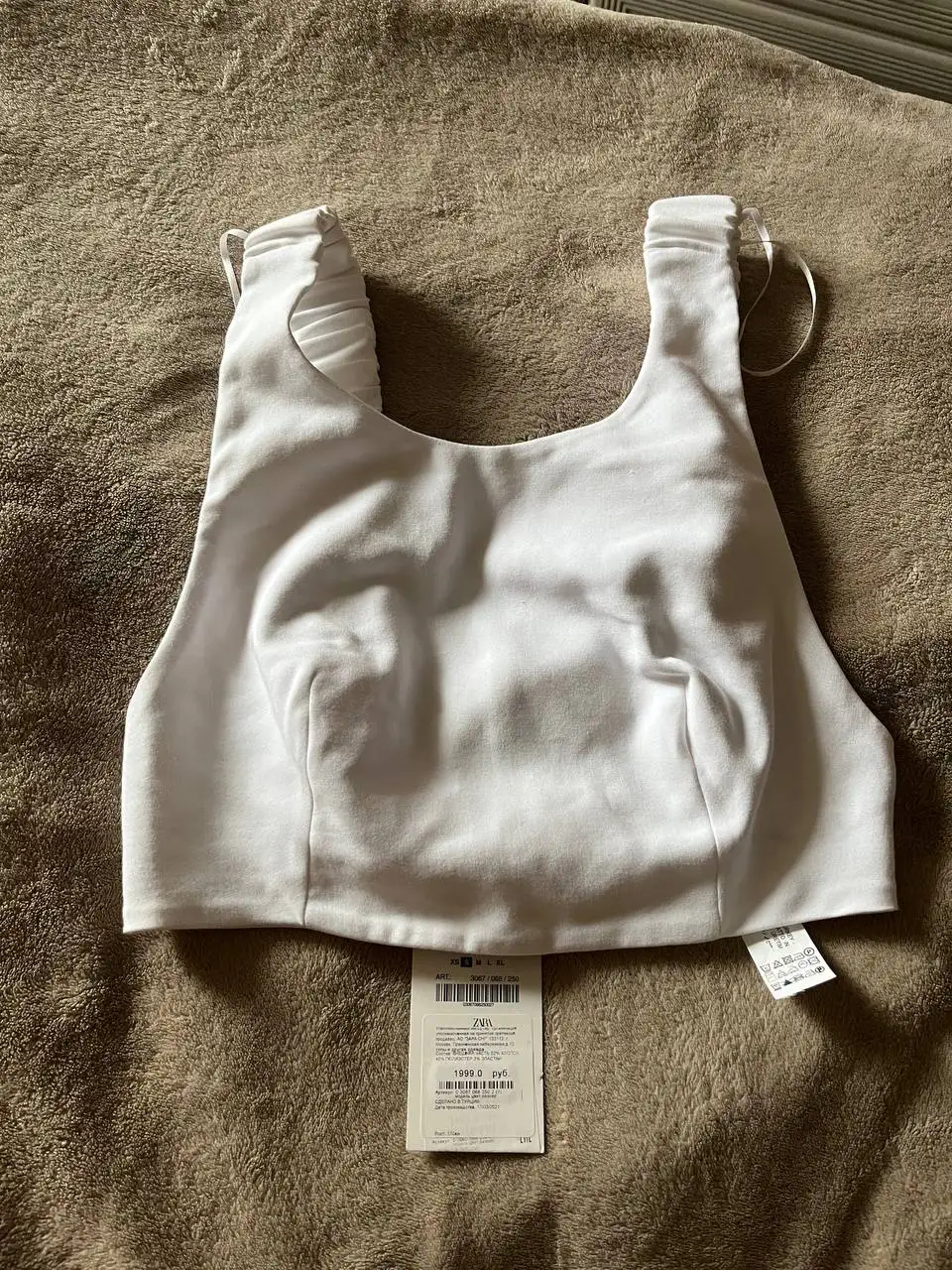 Продажа одежды и аксессуаров: куртки, топ, шорты, сумка, кошелек, лодочки - Женская одежда (Одежда) в Красногорск