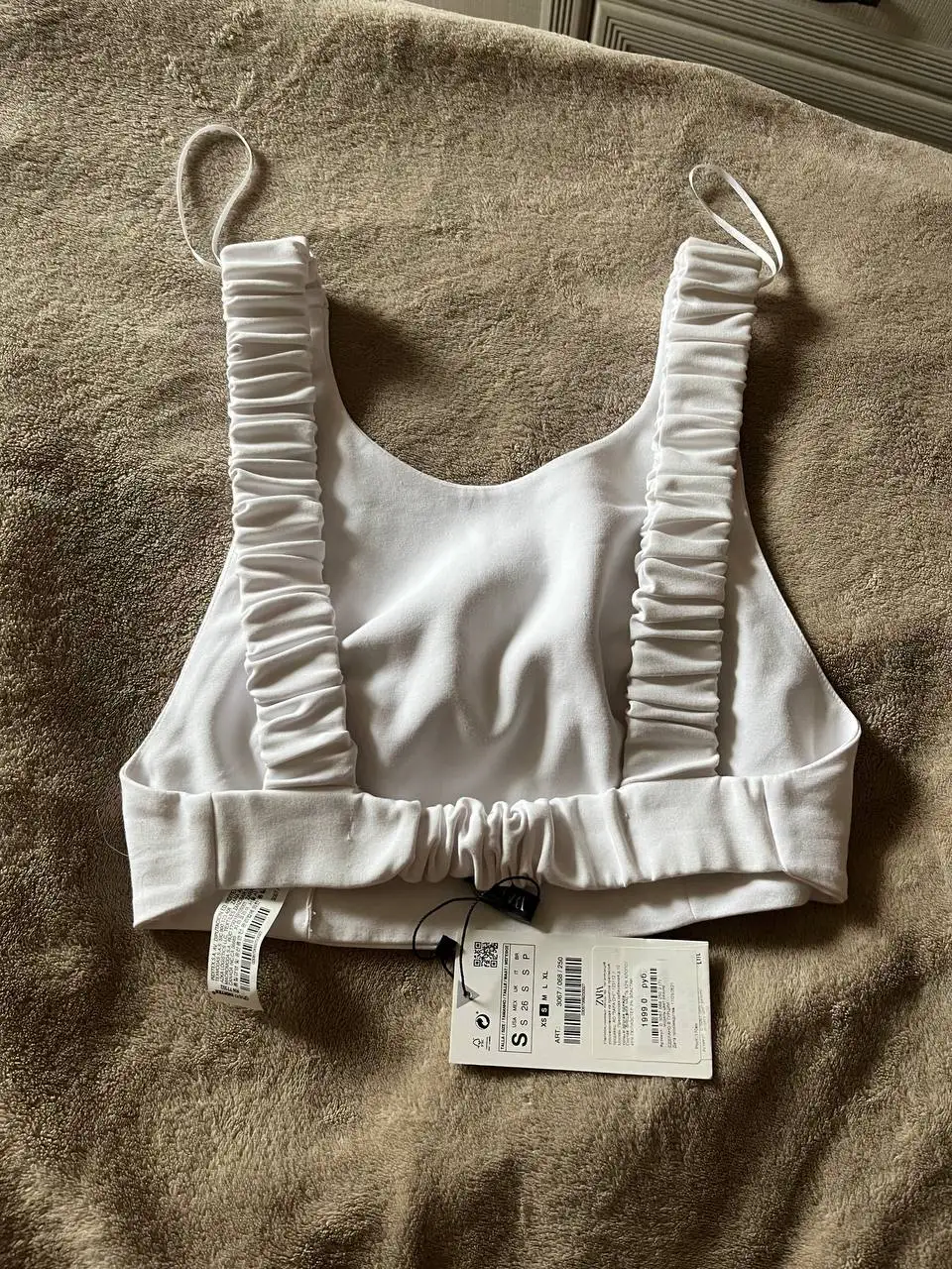 Продажа одежды и аксессуаров: куртки, топ, шорты, сумка, кошелек, лодочки - Женская одежда (Одежда) в Красногорск