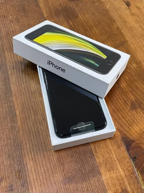 Продажа iPhone SE 2020 - Планшеты в Красногорск