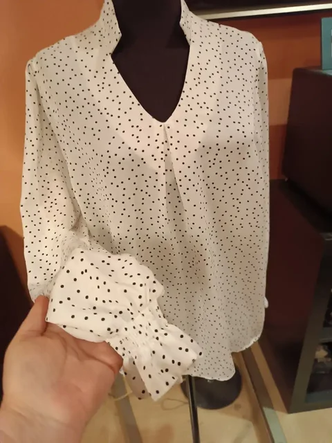 Блуза новая в горошек - Сумки и аксессуары в Красногорск