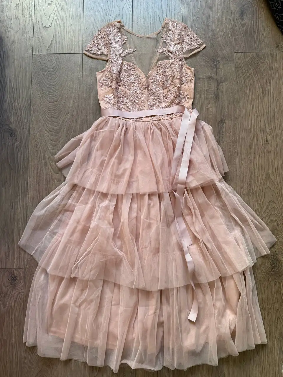 Нарядное платье на выпускной 42 размер - Платья (Одежда) в Красногорск