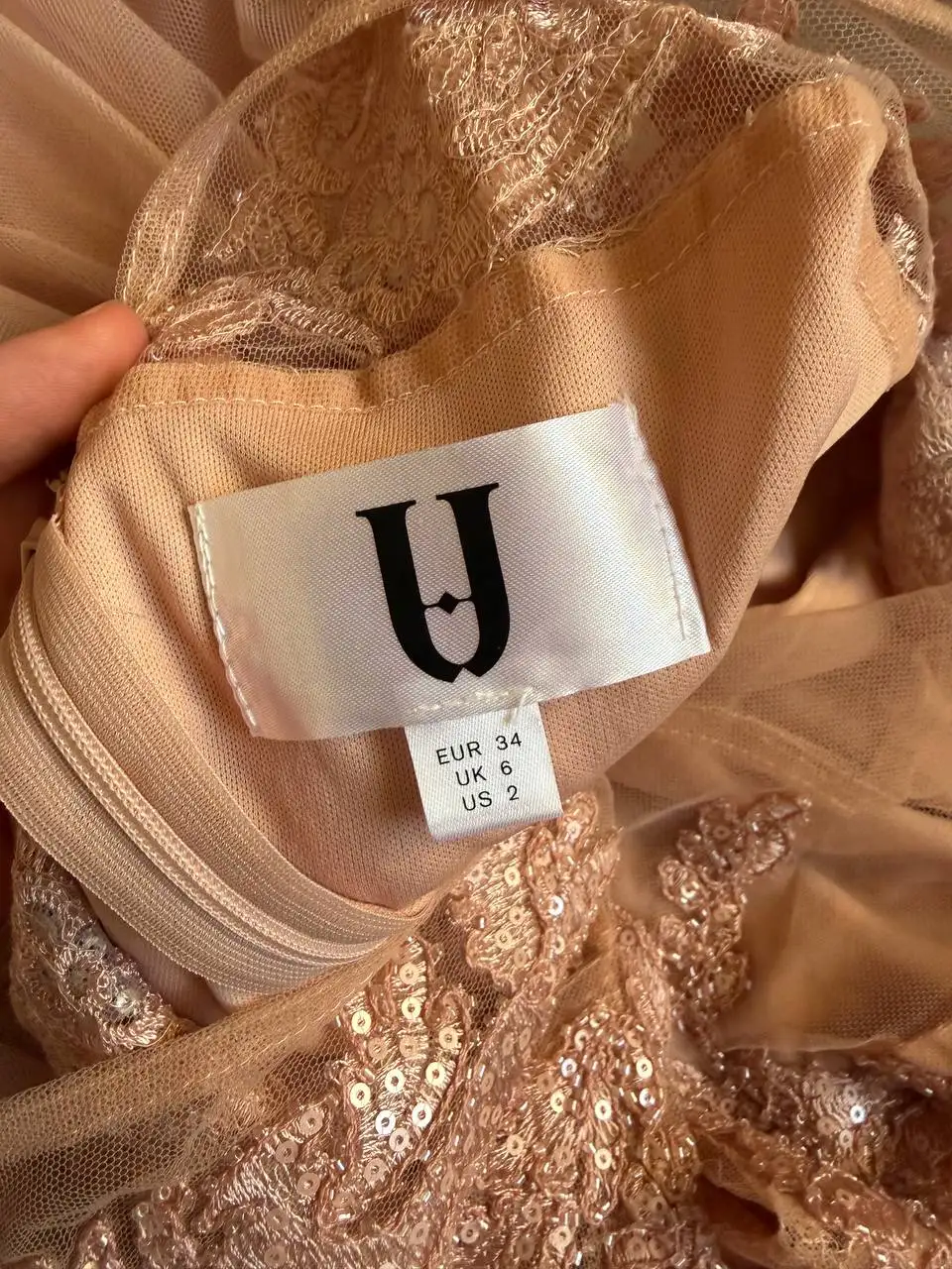 Нарядное платье на выпускной 42 размер - Платья (Одежда) в Красногорск