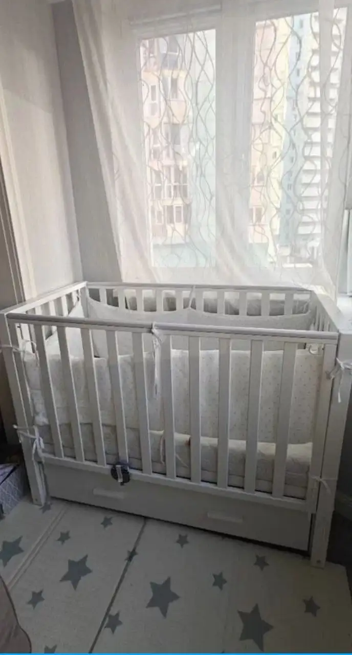 Детская кроватка с маятником белая из бука - Детская мебель (Товары для детей) в Красногорск