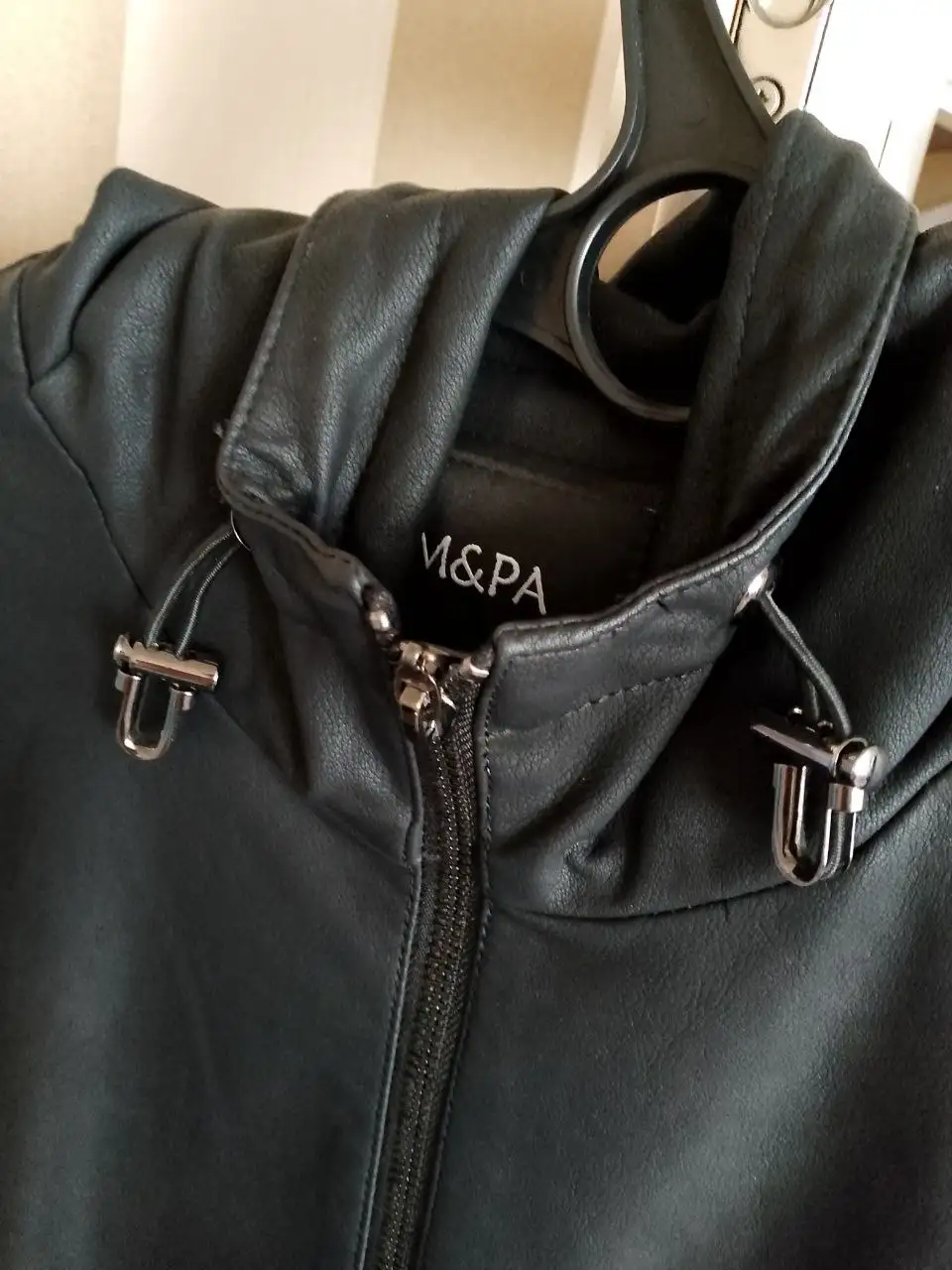 Продажа женской демисезонной куртки из экокожи - Верхняя одежда (Одежда) в Красногорск