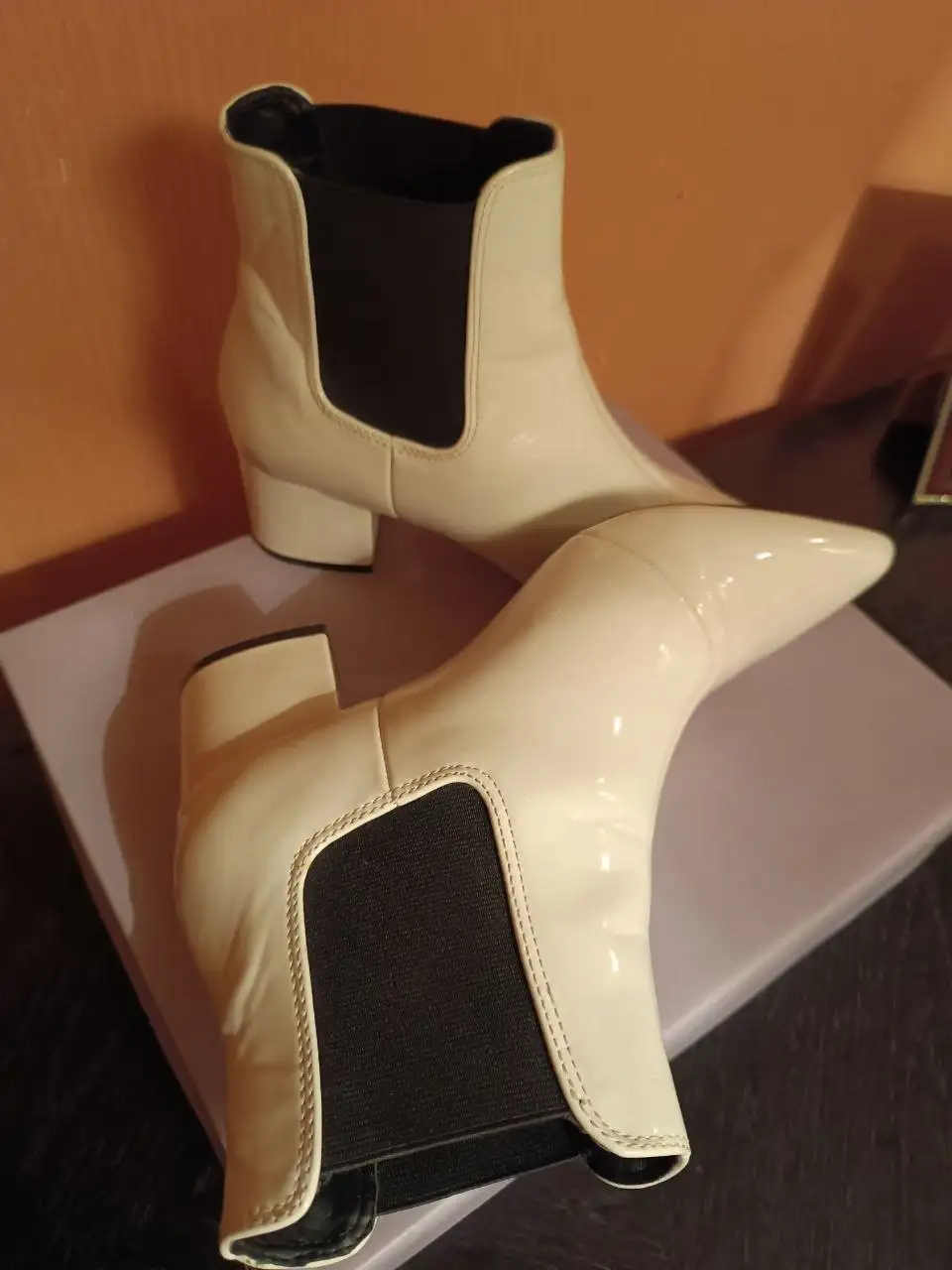 Ботильоны лакированные белоснежные 37-37.5 - Обувь (Одежда) в Красногорск