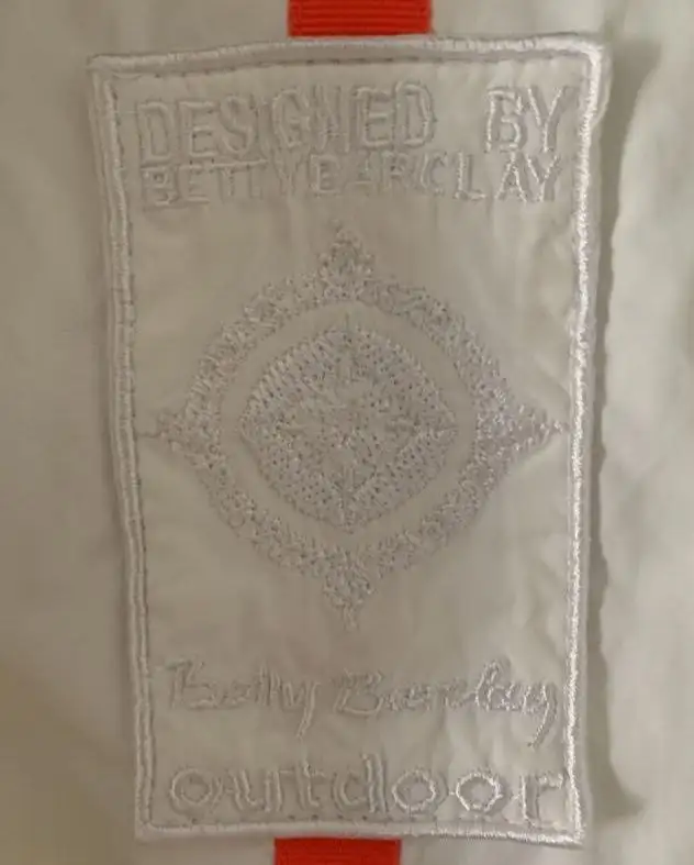 Оригинальный непродуваемый плащ Betty Barclay - Плащи (Одежда) в Красногорск