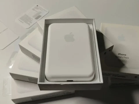 Продаю повербанк MagSafe новый - Электрощиты и компоненты в Красногорск