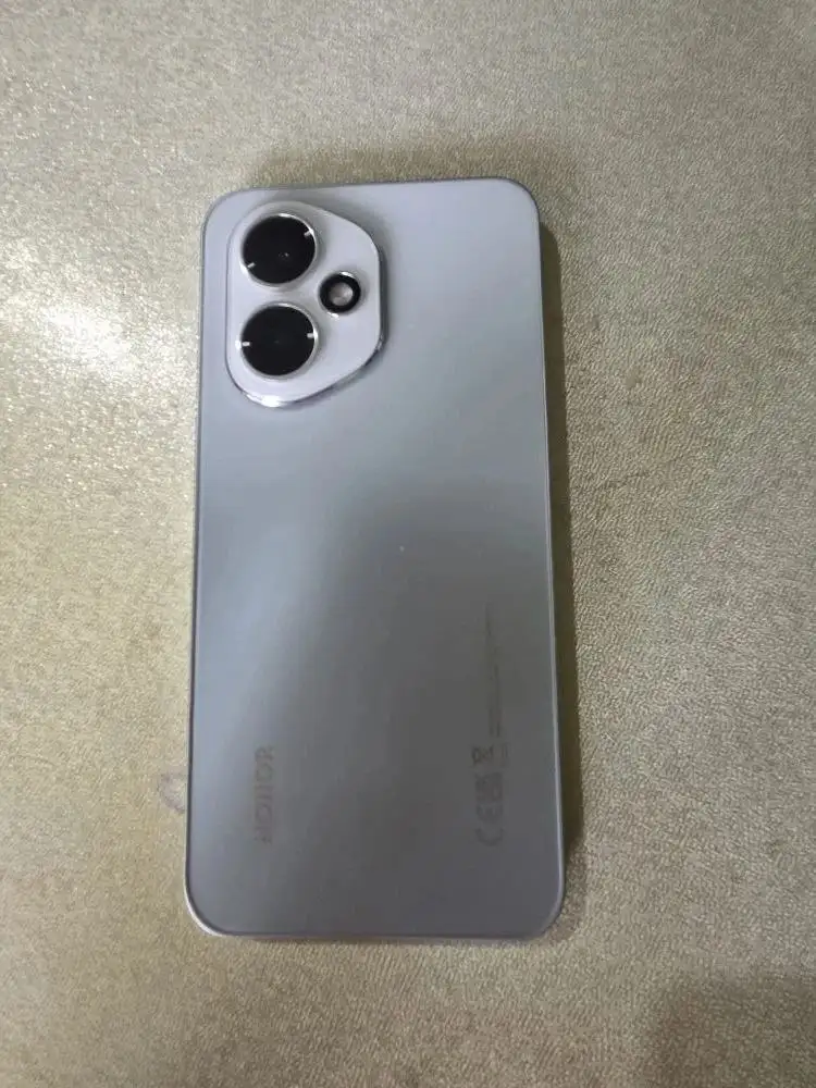 Продаю honor 400 12/256 - Смартфоны и телефоны (Электроника) в Москва