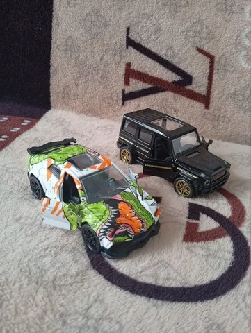 Металлические машинки новые 2 шт. - Одежда для детей в Красногорск
