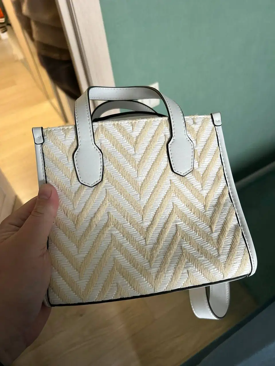 Сумка Guess белая оригинал - Сумки (Одежда) в Красногорск