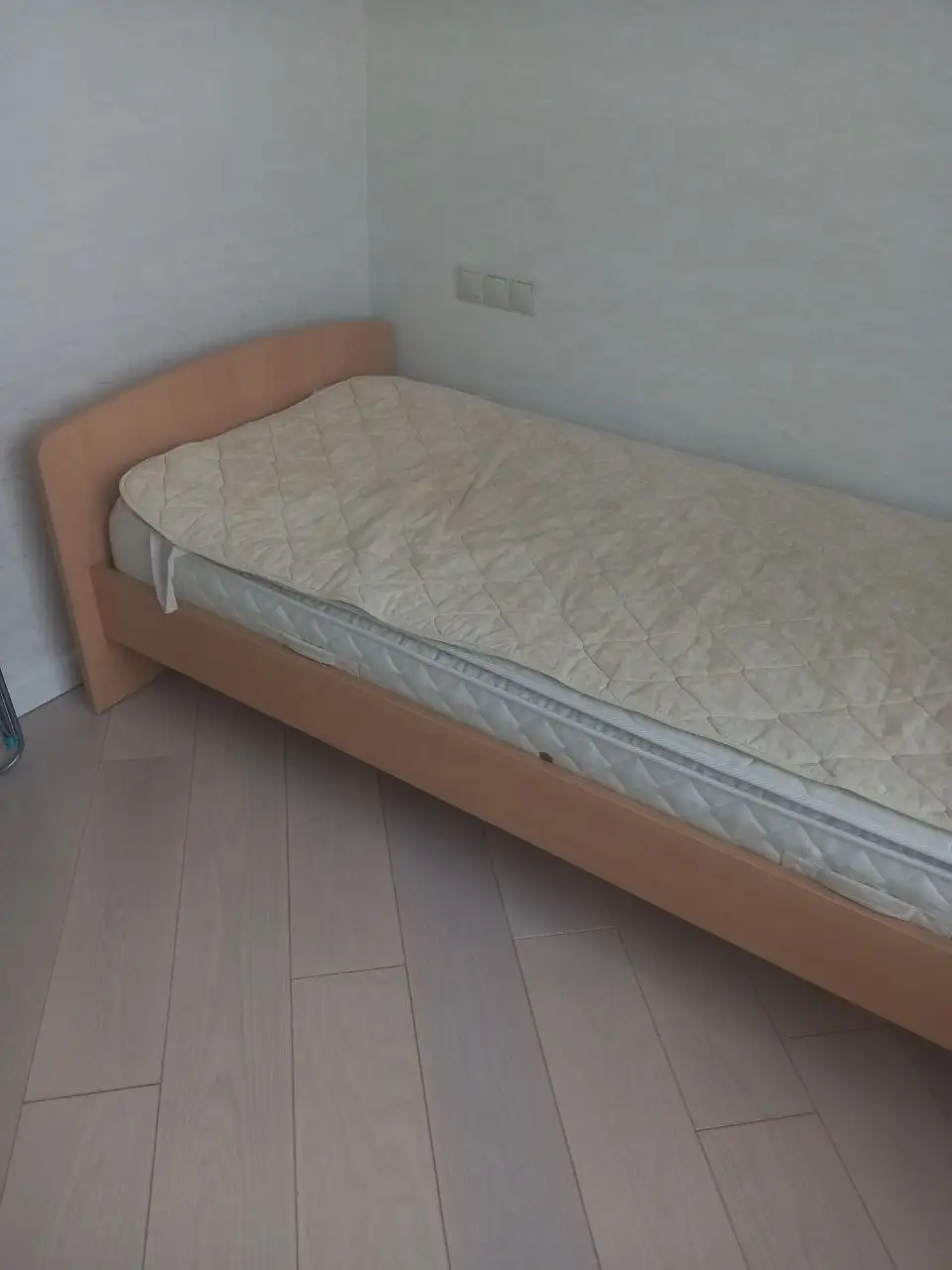 Продам кровать с матрасом - Мебель (Для дома и дачи) в Красногорск