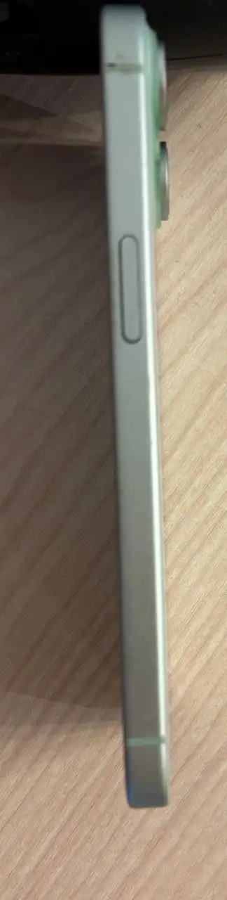 iPhone 15 128GB оливковый в отличном состоянии - Смартфоны и гаджеты (Электроника) в Красногорск