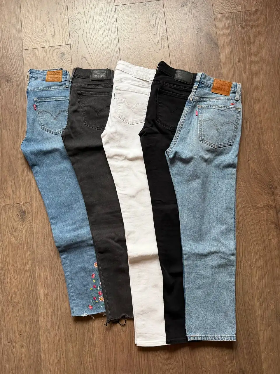 Оригинальные джинсы Levi's 24 размера - Джинсы (Одежда) в Красногорск