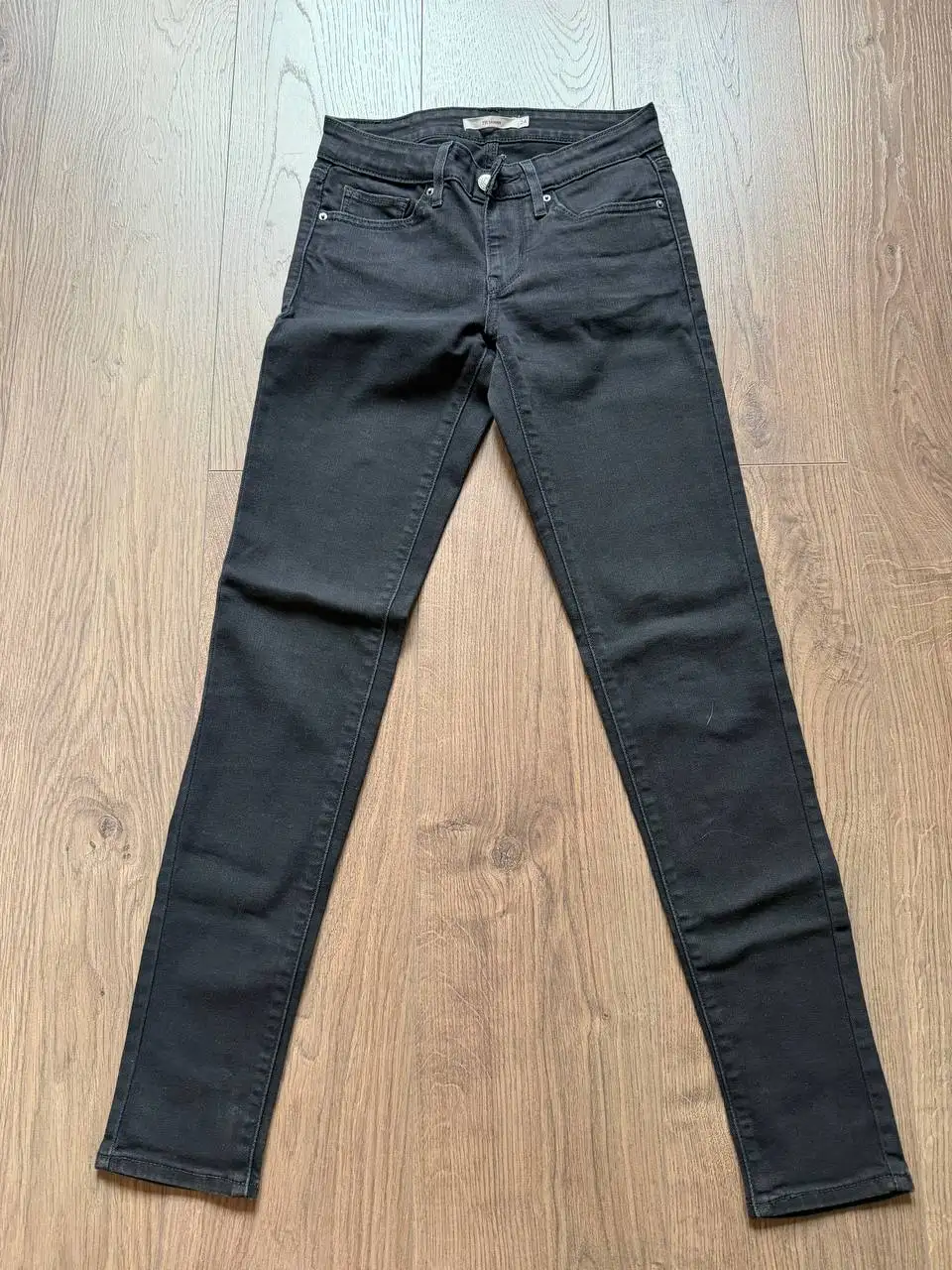 Оригинальные джинсы Levi's 24 размера - Джинсы (Одежда) в Красногорск