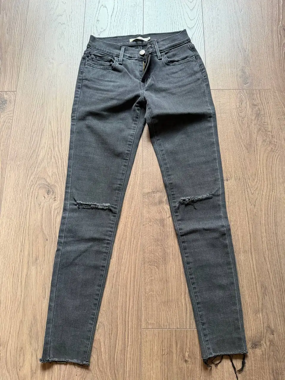 Оригинальные джинсы Levi's 24 размера - Джинсы (Одежда) в Красногорск