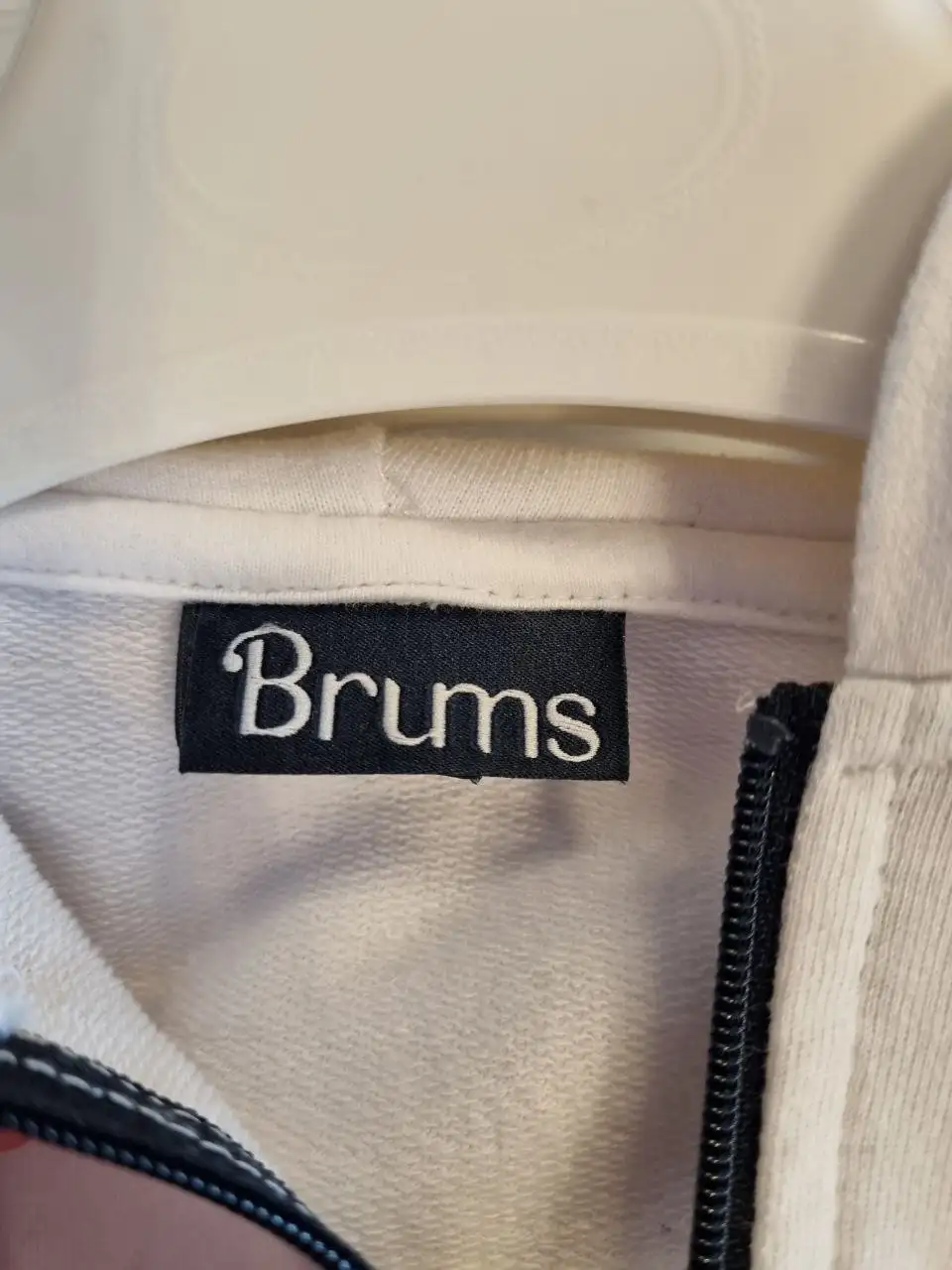 Совершенно новая летняя легкая куртка - Куртки (Одежда) в Красногорск