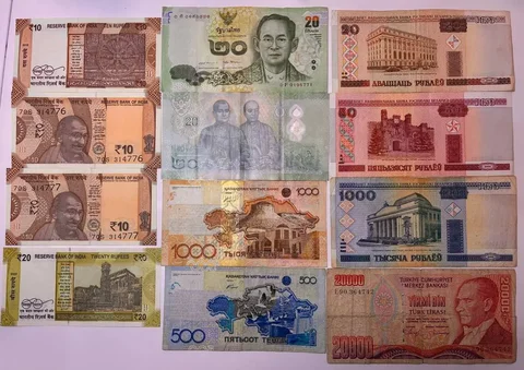 Купюры из разных стран по 300 руб - Скейтборды в Москва