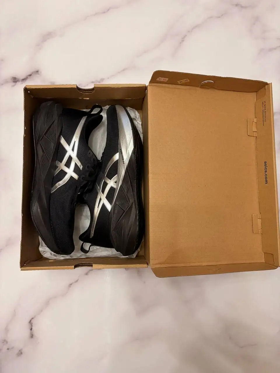 Asics Novablast 5 Platinum - Спорт и фитнес (Хобби и отдых) в Красногорск