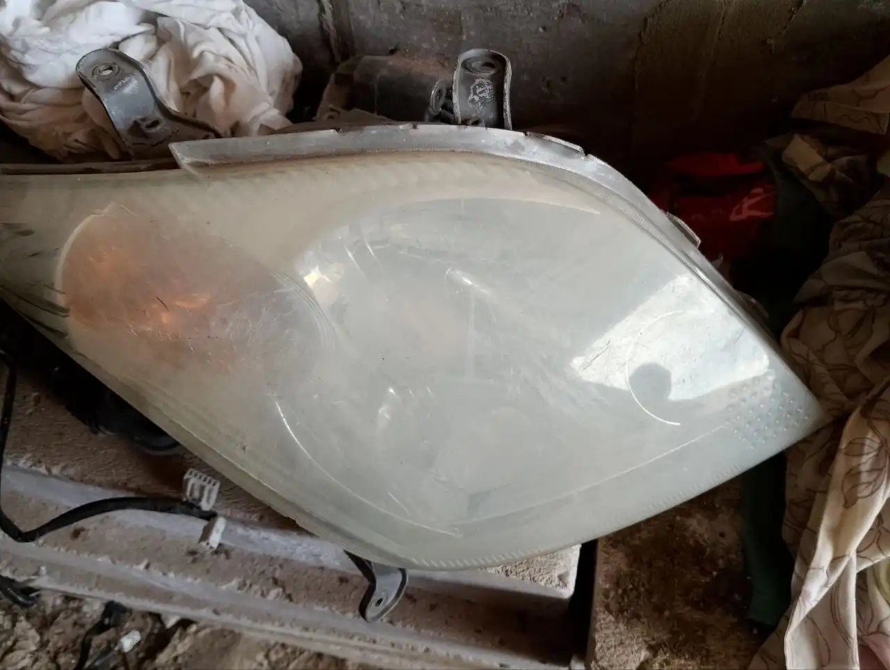 Фара от истца - Автозапчасти (Запчасти) в Иркутск