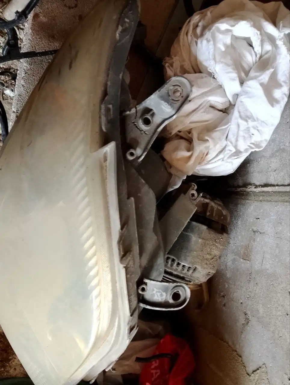 Фара от истца - Автозапчасти (Запчасти) в Иркутск