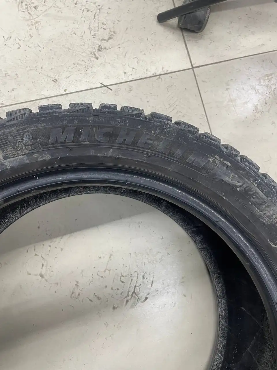 Продам зимнюю резину Michelin 205/50 R17 - Шины и диски (Запчасти) в Иркутск