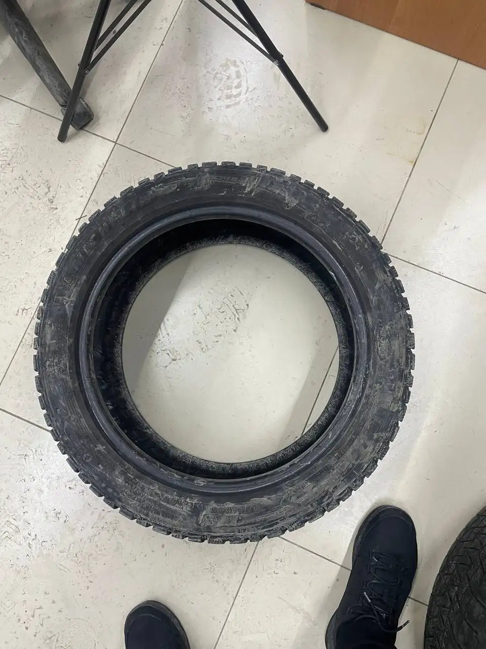 Продам зимнюю резину Michelin 205/50 R17 - Шины и диски (Запчасти) в Иркутск